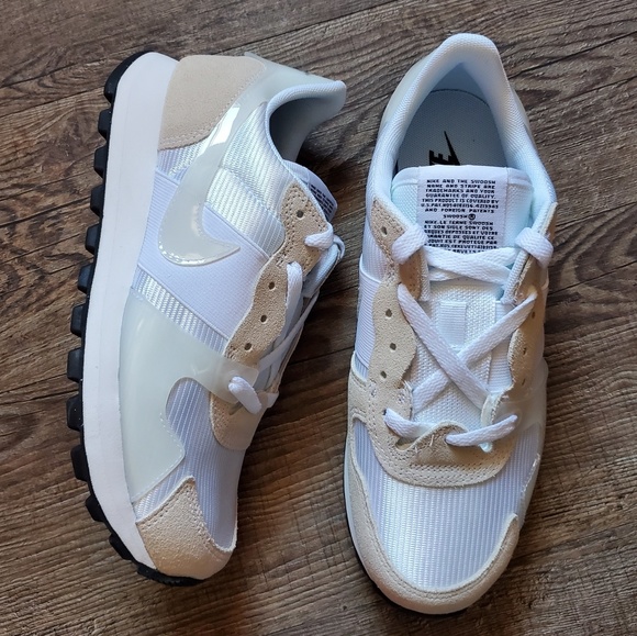 NEW Nike V. Love O.X. - Picture 6 of 8